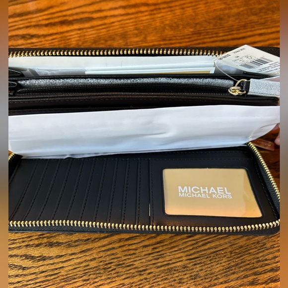 Michael Kors Jet Set Large Continental Wallet - Picture 4 of 10